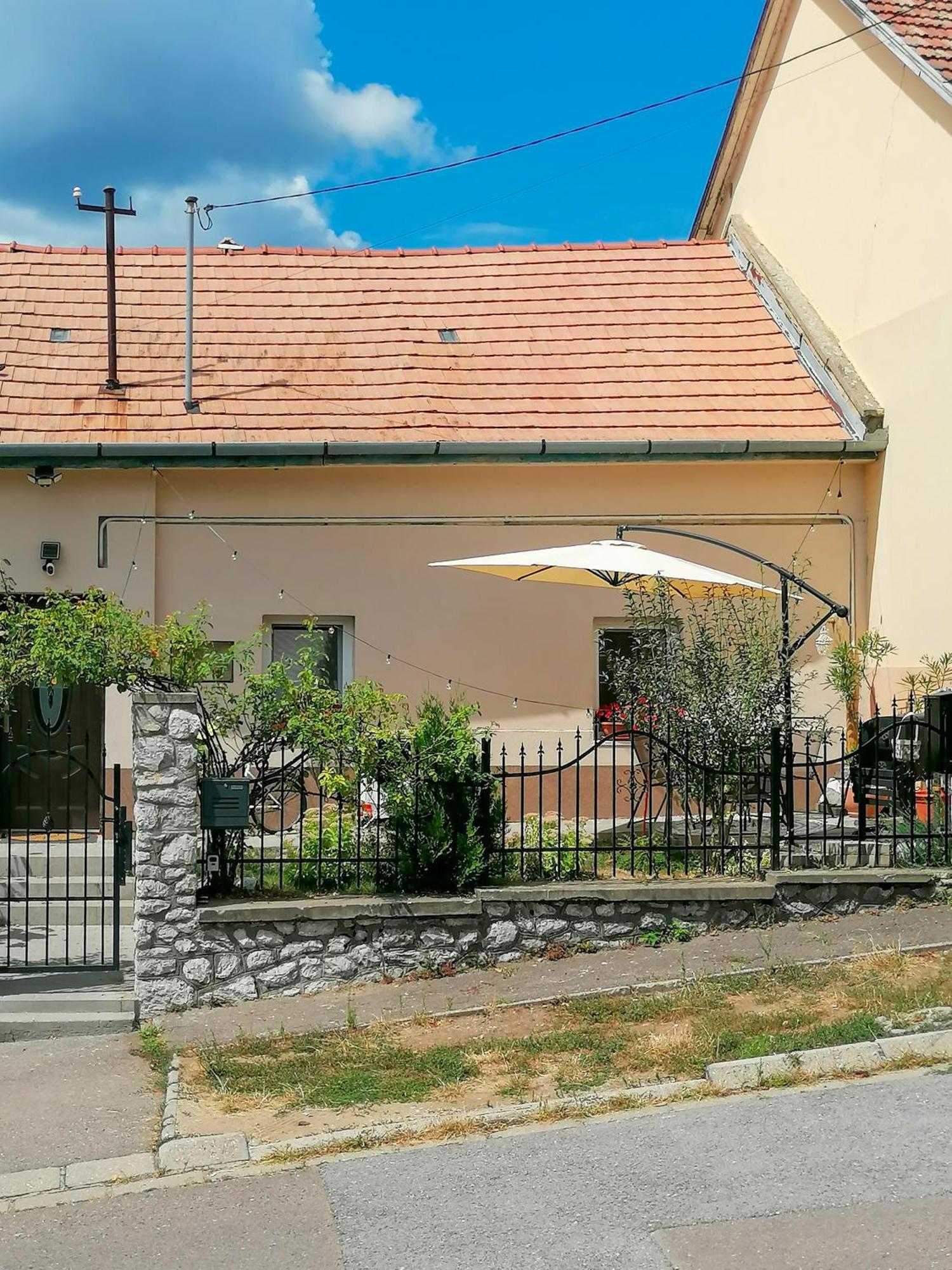 Mi Casa Vendeghaz - Apartments Eger Buitenkant foto