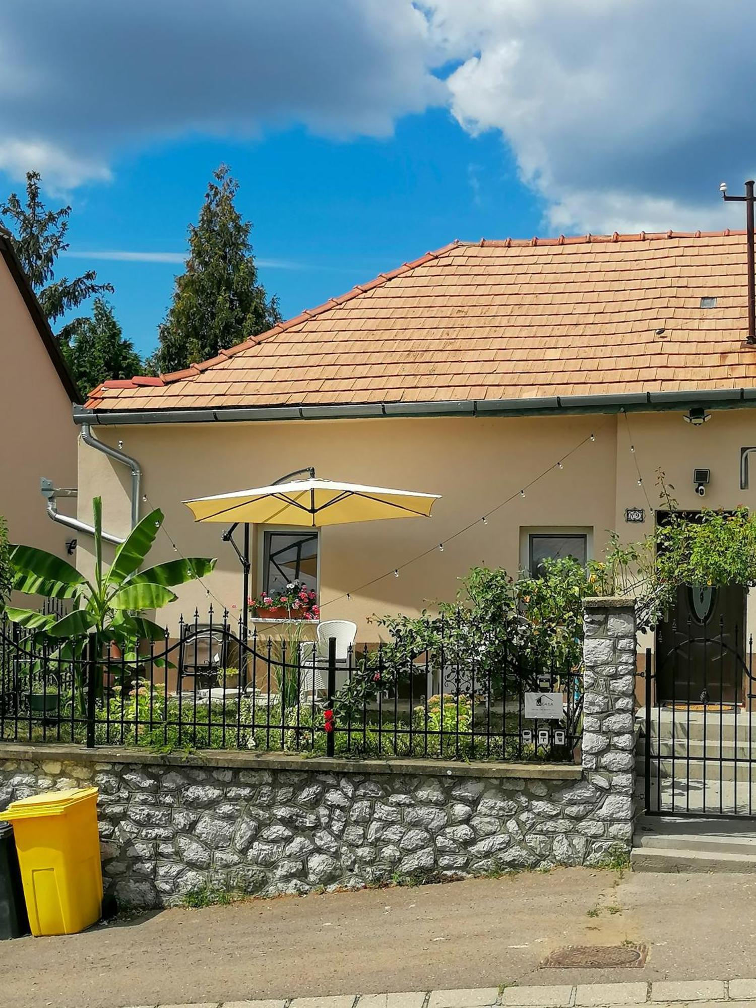 Mi Casa Vendeghaz - Apartments Eger Buitenkant foto